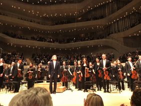 Begeisterung und Beifall für Kent Nagano und das Philharmonische Staatsorchester Hamburg