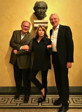 "Gruppenbild mit Dame": Dr. Siegfried Kneißl, Senta Berger und Prof. Hans-Jürgen Drescher